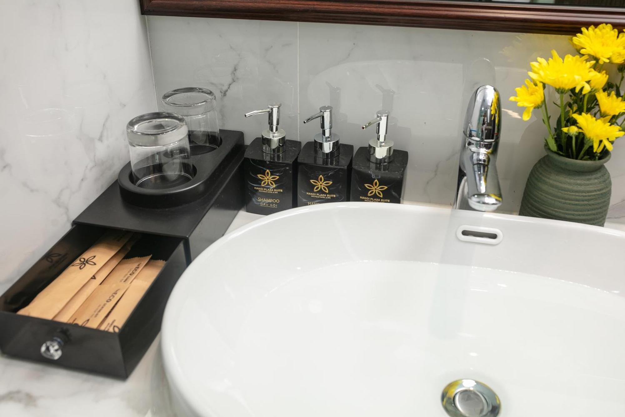 Hanoi Plaza Suite Hotel & Spa Екстер'єр фото